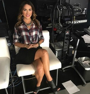 Erin Coscarelli feet photo 10