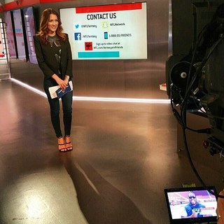 Erin Coscarelli feet photo 8