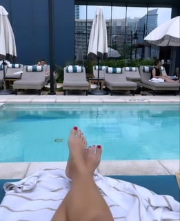 Erin Coscarelli feet photo 10