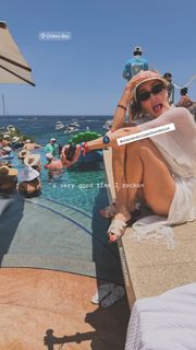 Erin Coscarelli feet photo 1