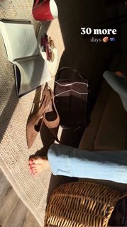 Erin Coscarelli feet photo 2