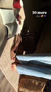 Erin Coscarelli feet photo 1