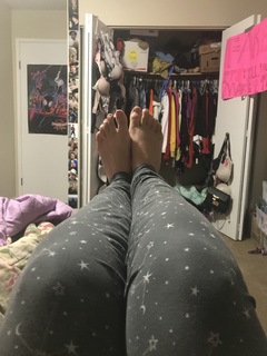 Erin Cummings feet photo thumbnail