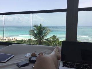Erin Cummings feet photo thumbnail