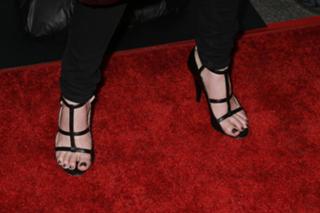 Erin Cummings feet photo thumbnail