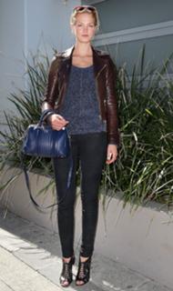 Erin Heatherton feet photo thumbnail