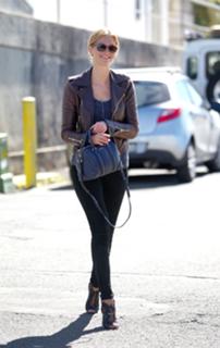 Erin Heatherton feet photo thumbnail