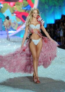 Erin Heatherton feet photo thumbnail