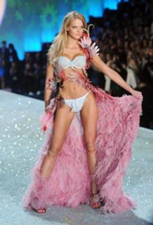 Erin Heatherton feet photo thumbnail