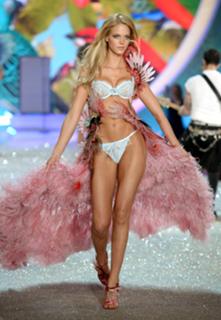 Erin Heatherton feet photo thumbnail