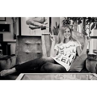 Erin Heatherton feet photo thumbnail