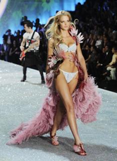 Erin Heatherton feet photo thumbnail