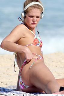 Erin Heatherton feet photo thumbnail