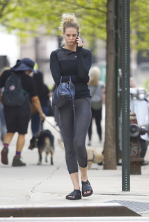 Erin Heatherton feet photo thumbnail