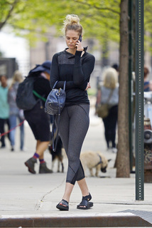 Erin Heatherton feet photo thumbnail