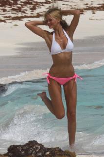 Erin Heatherton feet photo thumbnail