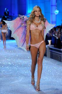 Erin Heatherton feet photo thumbnail