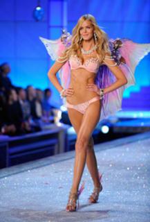 Erin Heatherton feet photo thumbnail