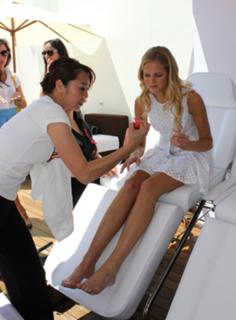 Erin Heatherton feet photo thumbnail