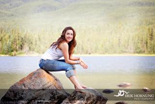 Erin Karpluk feet photo thumbnail
