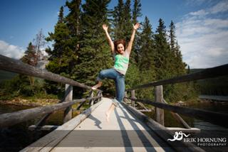 Erin Karpluk feet photo thumbnail