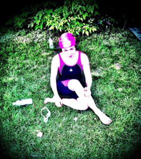 Erin Karpluk feet photo thumbnail