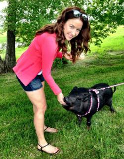 Erin Karpluk feet photo thumbnail