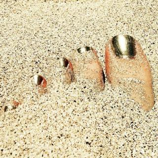 Erin Karpluk feet photo thumbnail