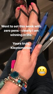 Erin Karpluk feet photo thumbnail