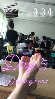 Erin Karpluk feet photo thumbnail