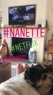 Erin Karpluk feet photo thumbnail