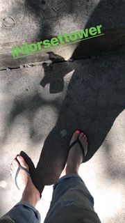 Erin Karpluk feet photo thumbnail