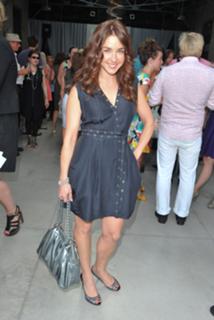 Erin Karpluk feet photo thumbnail