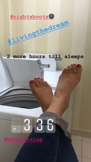Erin Karpluk feet photo thumbnail