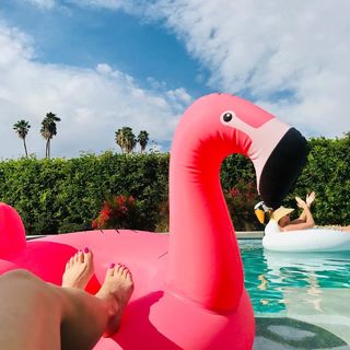 Erin Karpluk feet photo thumbnail