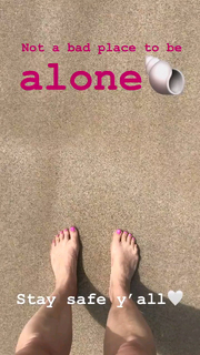 Erin Karpluk feet photo thumbnail