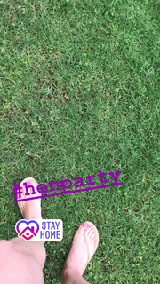 Erin Karpluk feet photo thumbnail