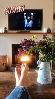 Erin Karpluk feet photo thumbnail