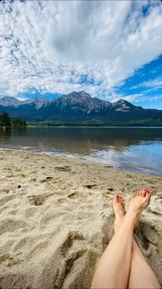 Erin Karpluk feet photo thumbnail
