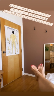 Erin Karpluk feet photo thumbnail