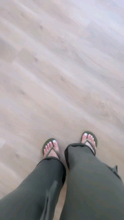 Erin Karpluk feet photo thumbnail