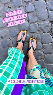 Erin Karpluk feet photo thumbnail