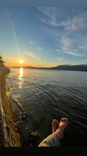 Erin Karpluk feet photo thumbnail