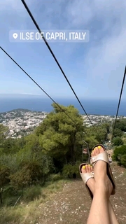 Erin Karpluk feet photo thumbnail