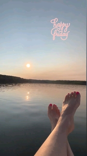 Erin Karpluk feet photo thumbnail