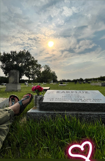 Erin Karpluk feet photo thumbnail