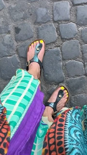 Erin Karpluk feet photo thumbnail