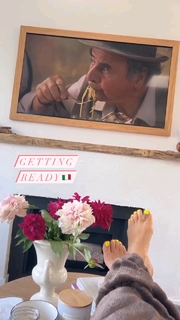 Erin Karpluk feet photo thumbnail