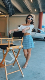 Erin Karpluk feet photo thumbnail