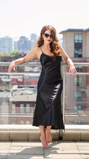 Erin Karpluk feet photo thumbnail